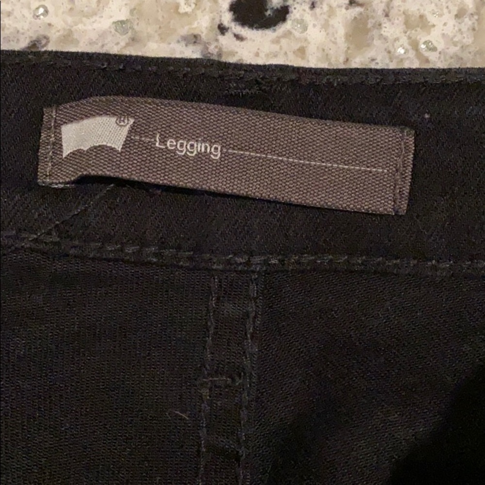 Levi’s - Picture 3 of 5